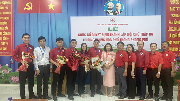 Ra mắt Hội Chữ thập đỏ trường học