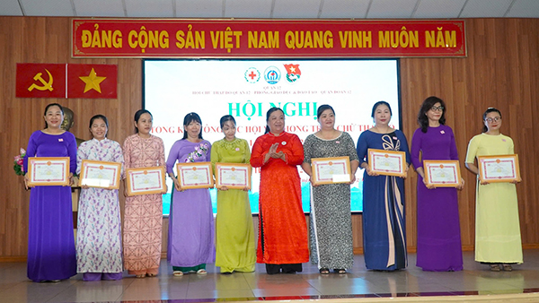 Sôi nổi hoạt động Chữ thập đỏ trường học