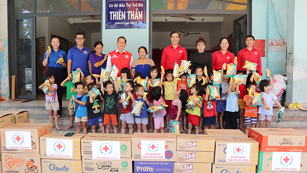 Trung thu yêu thương đến các em thiếu nhi