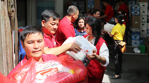 530 tấn hàng hóa được tiếp nhận và vận chuyển khẩn cấp hỗ trợ đồng bào mưa lũ