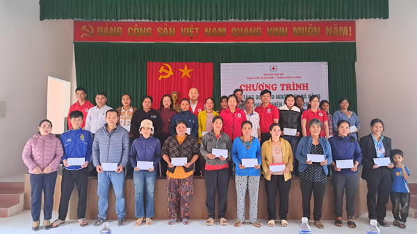 Hỗ trợ các hộ dân bị thiệt hại do mưa lũ tại Đà Nẵng