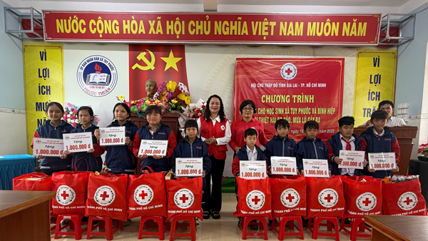 Trợ giúp người dân Gia Lai khắc phục hậu quả thiên tai