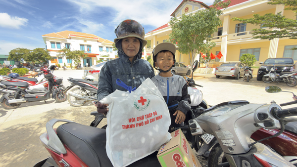 Tiếp sức học sinh có hoàn cảnh khó khăn tại xã Ninh Gia