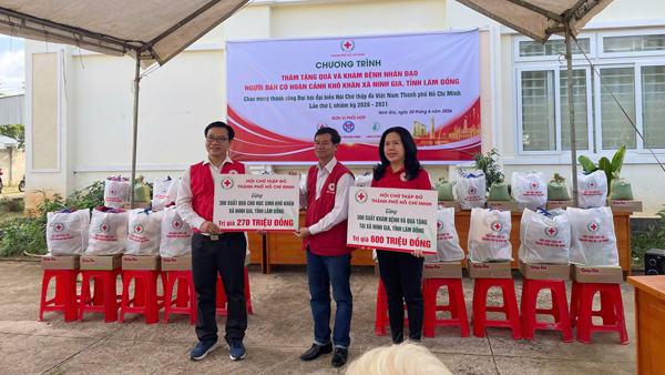 Từ Nghị quyết Đại hội đến những dịch vụ y tế vì cộng đồng