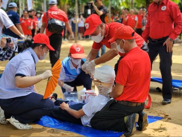 Sự sống mong manh, nỗi ám ảnh từ ‘nhiệt tình sai cách’