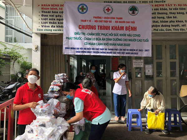 Hội Chữ thập đỏ Thành phố Hồ Chí Minh | Hội Chữ thập đỏ Phường 1 quận Bình  Thạnh phối hợp tổ chức khám bệnh cho người cao tuổi có hoàn cảnh