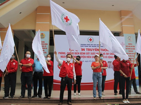 Hội Chữ thập đỏ Thành phố ra quân truyền thông phòng, chống dịch bệnh sốt xuất huyết và tay chân miệng