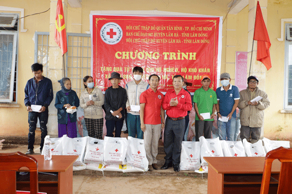 120 triệu đồng chăm lo người dân khó khăn xã Phú Sơn, huyện Lâm Hà, tỉnh Lâm Đồng