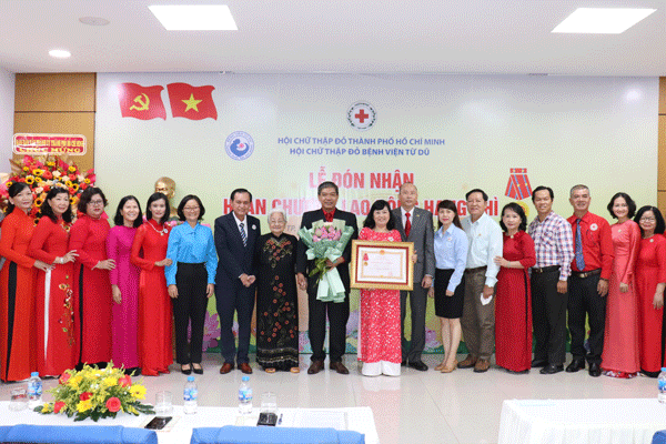 Hội Chữ thập đỏ bệnh viện Từ Dũ vinh dự đón nhận Huân chương Lao động hạng Nhì