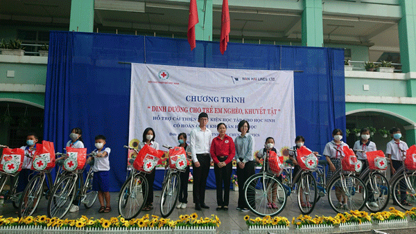 Công ty Minh Tuấn Mobile Đơn vị sát cánh Viện IMRIC vô công tác làm việc thiện  nguyện trao xe đạp điện cho những em học viên trở ngại bên trên Đạ Tẻh tỉnh Lâm Đồng 