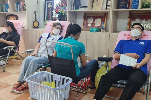 Sinh viên Lào, Campuchia tham gia hiến máu tình nguyện