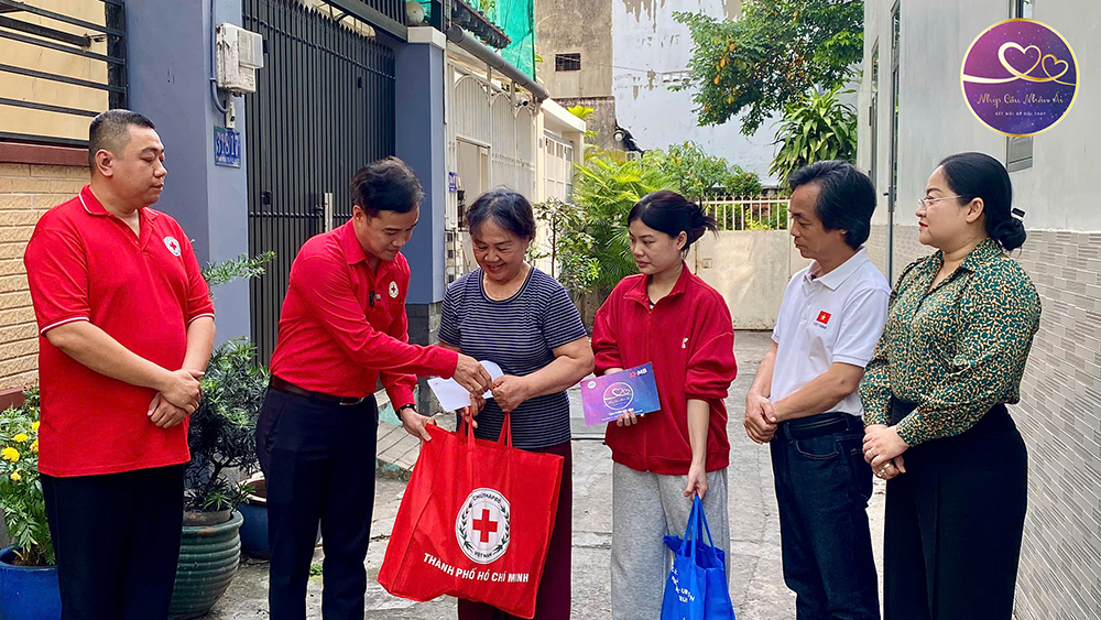 Nhịp cầu nhân ái VTV1 - Nguyễn Ngọc Huỳnh Phương (P.Bình Lợi Trung)